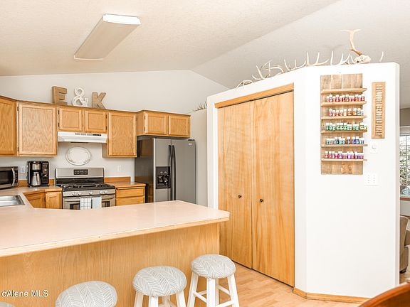 5th image of 578 E Dana Ct