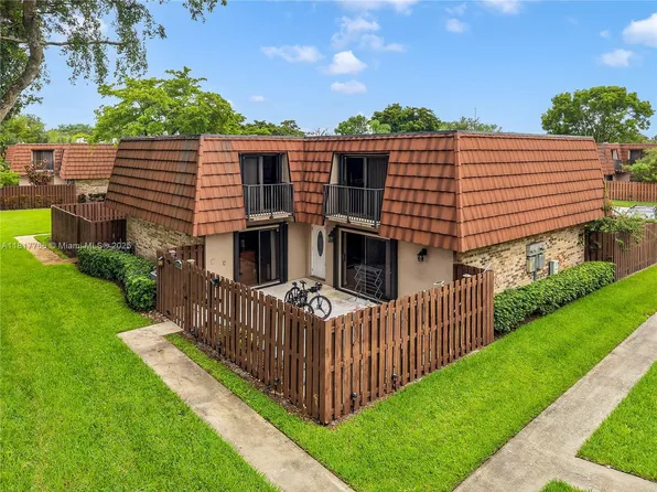 4167 Forest Hill Dr, Hollywood, FL 33026