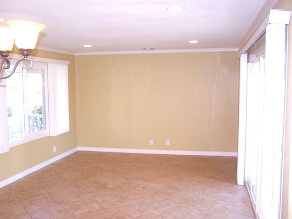 4th image of 9750 Hayvenhurst Ave