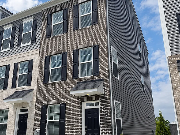 7831 Presidential Pkwy — Photo 1