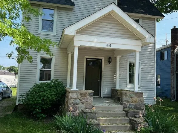 44 Margaret St, Whitmore Lake, MI 48189