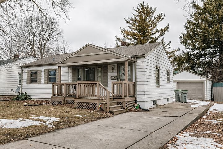 1st image of 2938 W Carmen Ave
