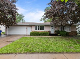 2112 E John St, Appleton, WI 54915