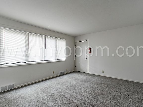 4th image of 3526 S 82nd St #3606/05