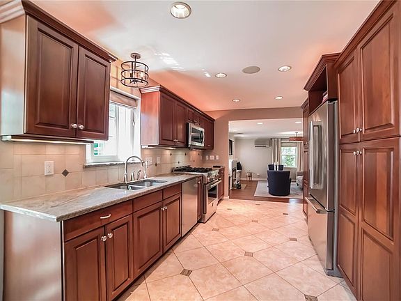 5th image of 73 Clermont Ln