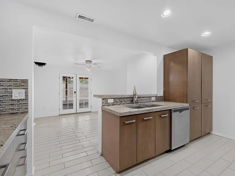 823 San Lorenzo Ave NW — Photo 15
