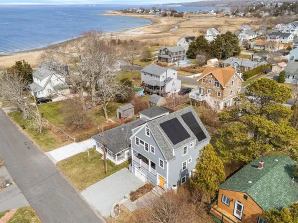 107 Dighton Ave, Portsmouth, RI 02871