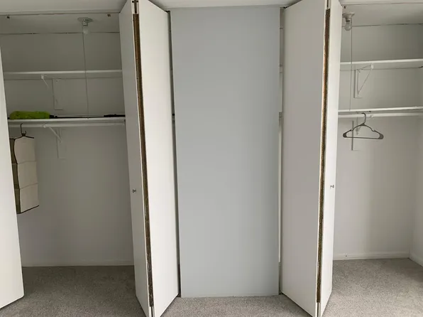 3930 N Pine Grove Ave APT 2412, Chicago, IL 60613