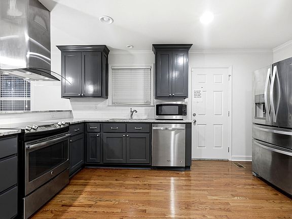 3rd image of 500 Valmar St