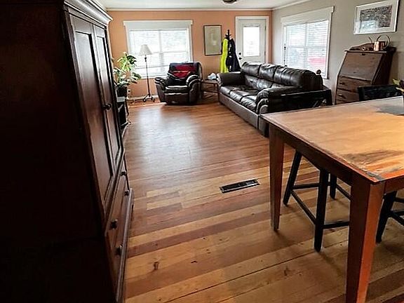 4th image of 403 N Curtis St