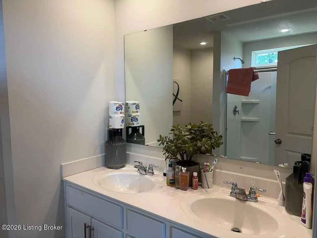 4 bed, 2.5 bath, 2265 sqft, $2,500 — Photo 3