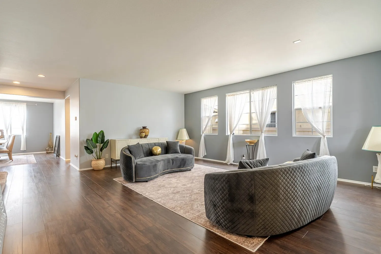 5 bed, 4088 sqft, $5,000 — Photo 4