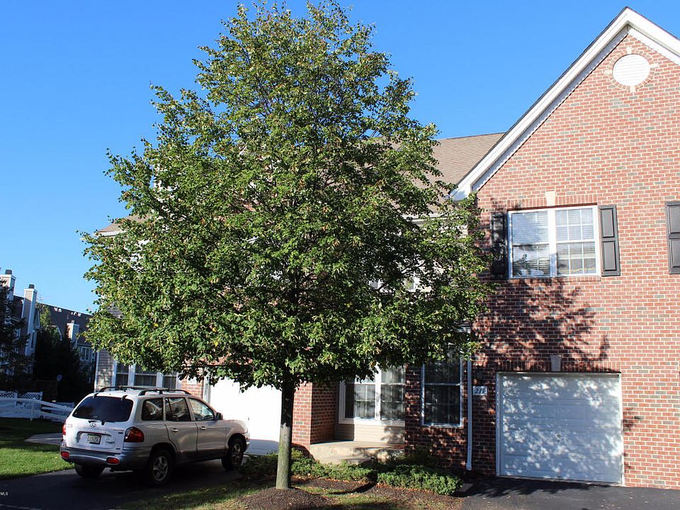 1st image of 211 Satinwood Dr