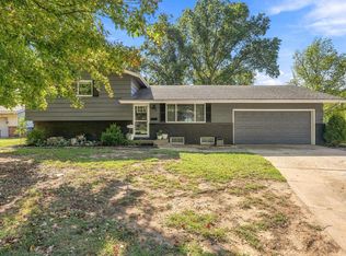 813 E Park Lane Ct, Derby, KS 67037