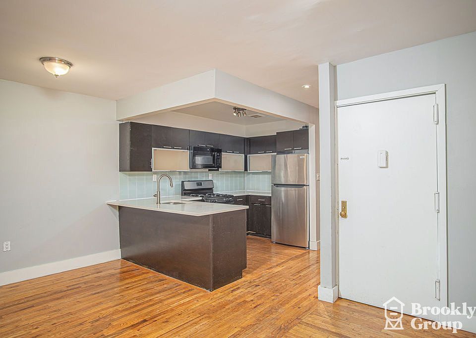 1st image of 291 Clifton Pl #3