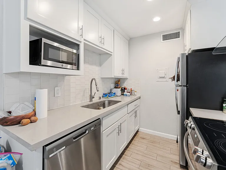2524 T St #16 — Photo 10