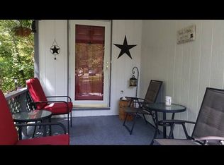 1173 New Hope Rd, Elkview, WV 25071