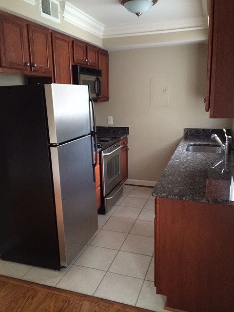 1st image of 2804C S Wakefield St