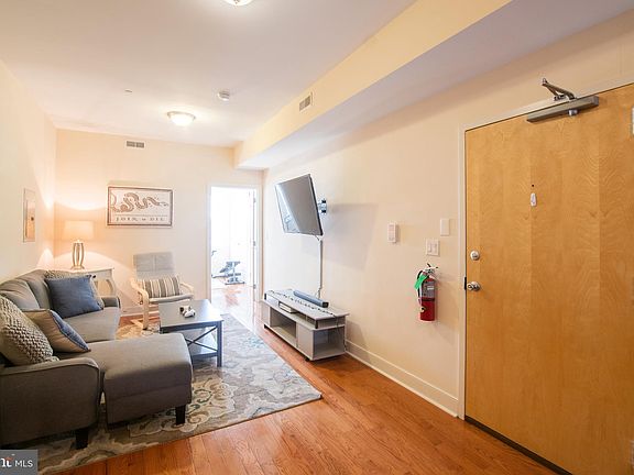 4th image of 1911 Wharton St #2