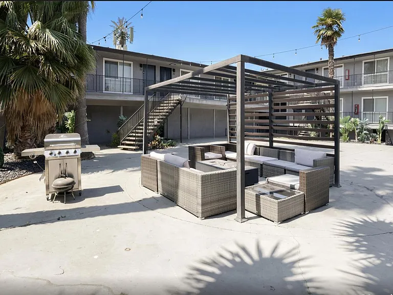 Stadium View Apartments — Photo 8