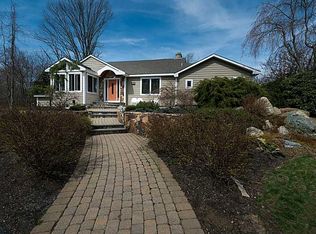 10 Wrentham Rd, Cumberland, RI 02864