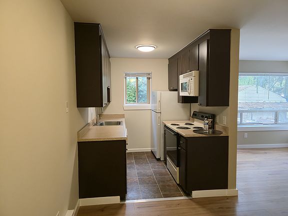 4th image of 11540 Greenwood Ave N APT 4