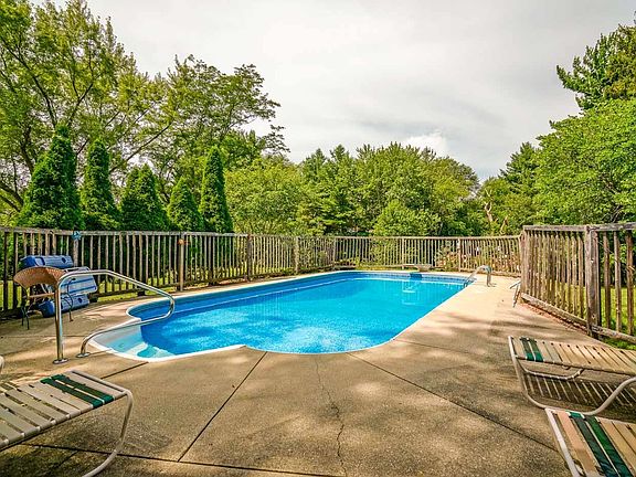 5th image of 857 Suffolk Dr