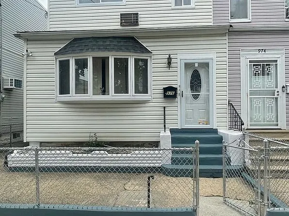 976 E 96th St, Brooklyn, NY 11236