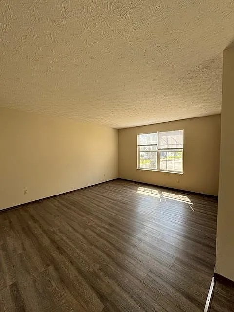Building Photo - 104 Clark St #104