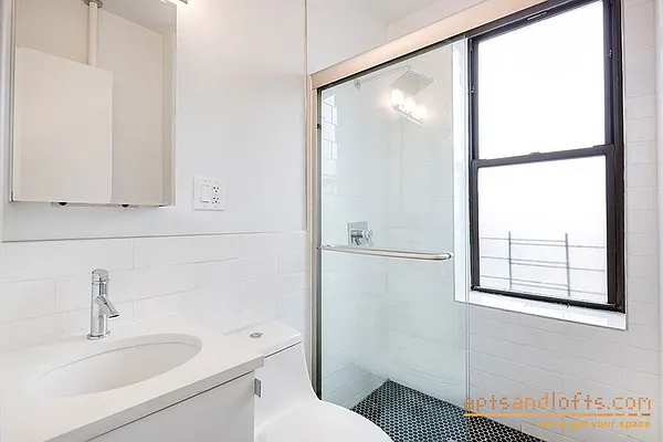 Rented by aptsandlofts.com | media 15