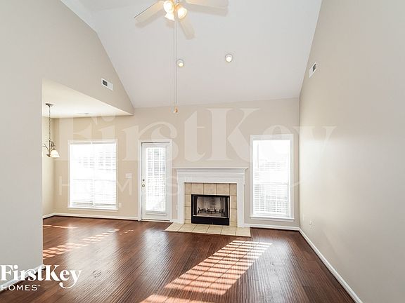 2nd image of 221 Bentmoor Ln