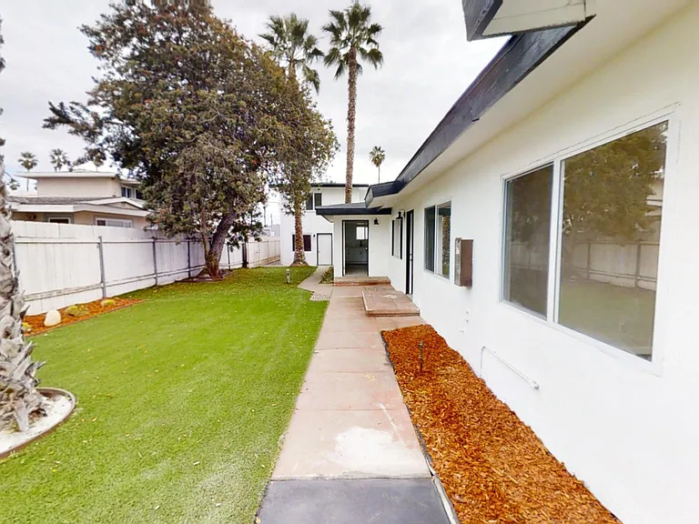 1009 Hornblend St — Photo 9