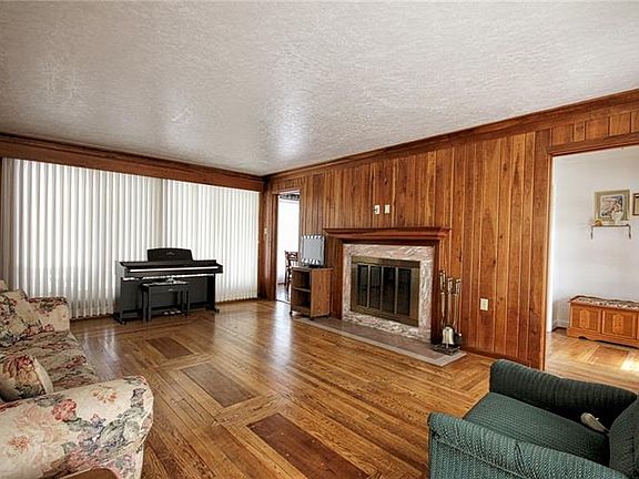 4th image of 611 Fairmont St