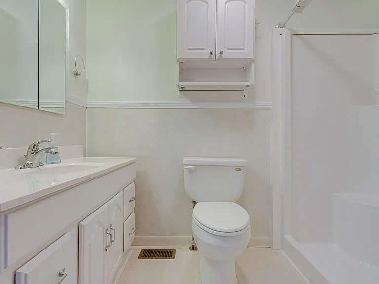 171 McCall St — Photo 15