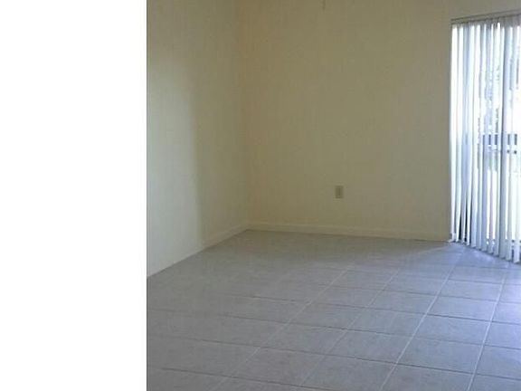 5th image of 9949 Nob Hill Ct #9949