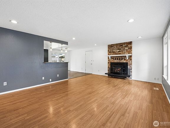 3rd image of 1724 Foxfire Drive SE