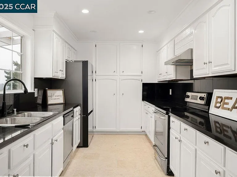 225 Merced Dr — Photo 10