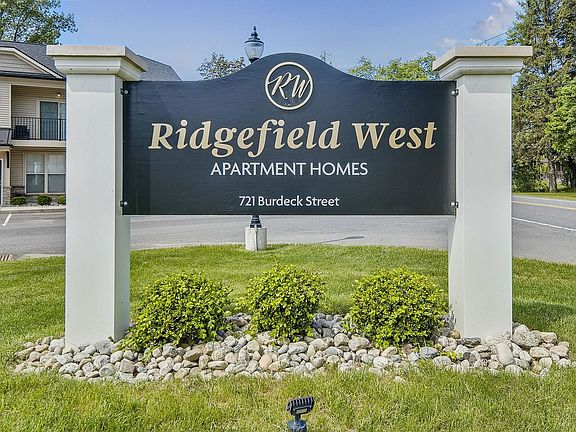 3rd image of 721 Burdeck St #15