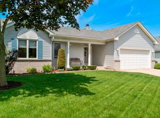 451 E Barberry Cir, Yorkville, IL 60560