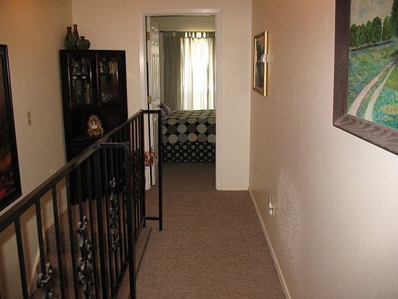 4th image of 204 E 91st St