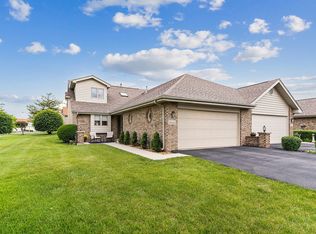 18426 Lakeview Cir E, Tinley Park, IL 60477