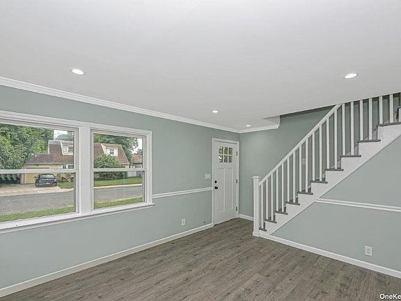 3rd image of 33 W Smith St