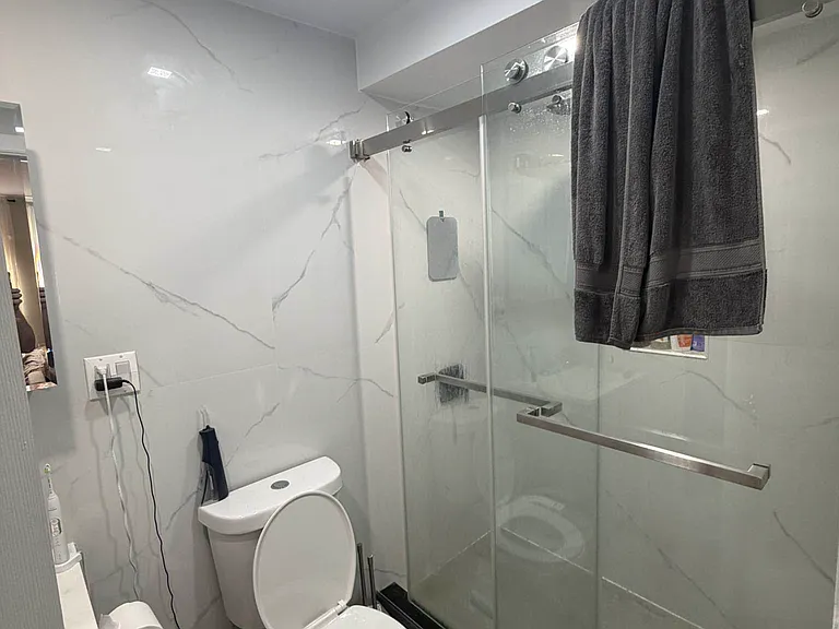 324 E 8th St #5A — Photo 3