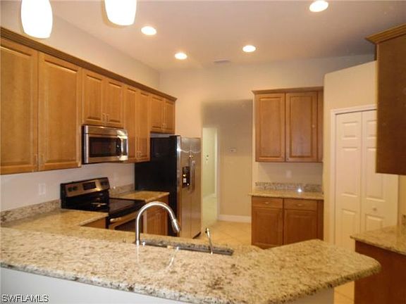 3rd image of 2658 41st Ave NE