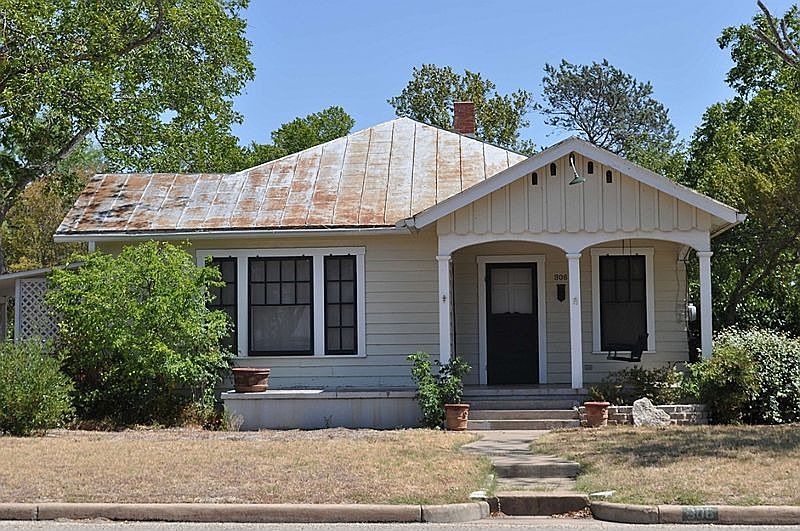 1st image of 306 E Travis St
