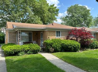 15080 Burton St, Oak Park, MI 48237