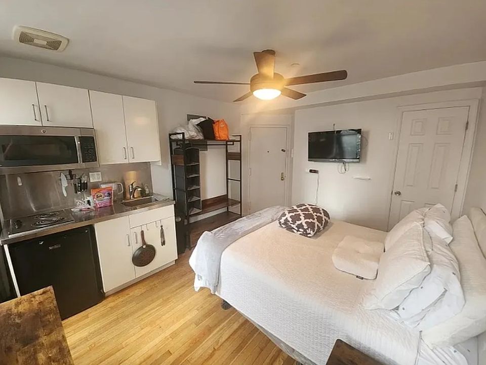 1st image of 340 Amsterdam Ave #301