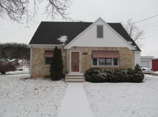 2041 Julius St, Cross Plains, WI 53528