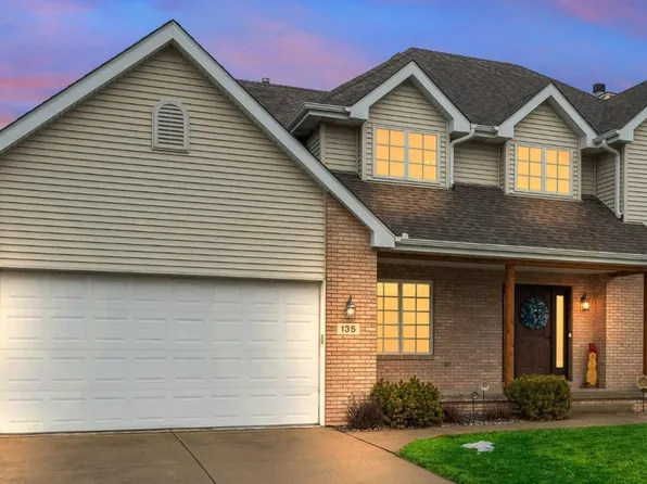 135 Deertrail Dr, Dyer, IN 46311