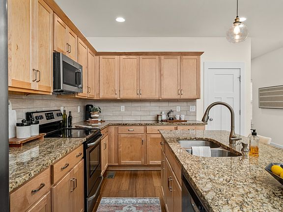 3rd image of 1734 McKinney Ave